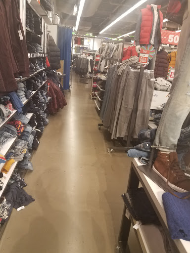 Clothing Store «Old Navy», reviews and photos, 470 Lewis Ave, Meriden, CT 06450, USA