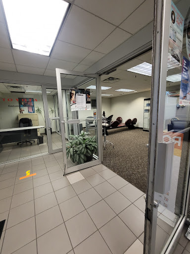 Toyota Dealer «Oakbrook Toyota», reviews and photos, 550 E Ogden Ave, Westmont, IL 60559, USA