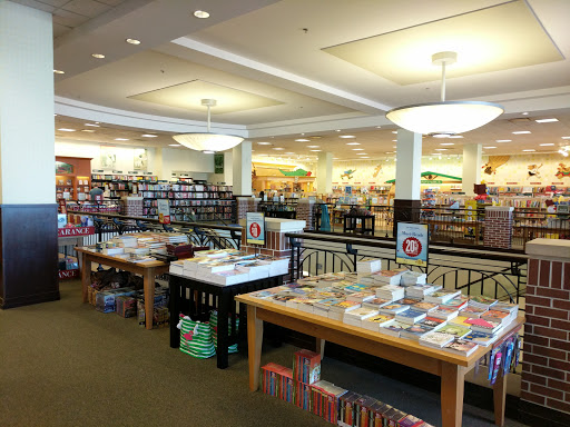 Book Store «Barnes & Noble Booksellers», reviews and photos, 5604 Bay St, Emeryville, CA 94608, USA