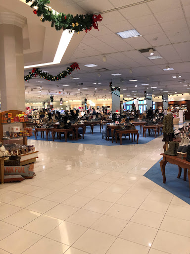 Department Store «Von Maur», reviews and photos, 7900 Shelbyville Rd, Louisville, KY 40222, USA