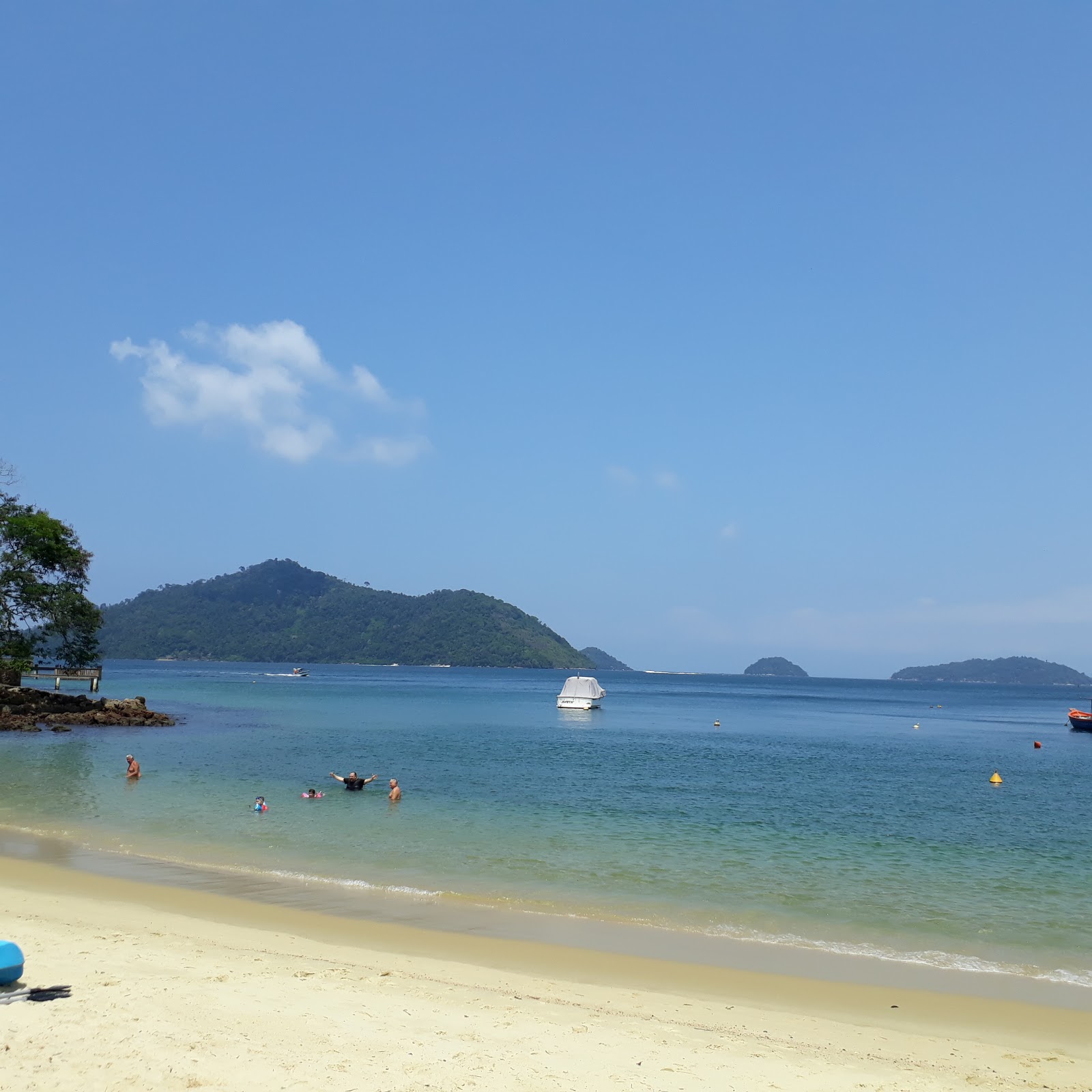 Foto di Spiaggia di Vila Velha con baia media