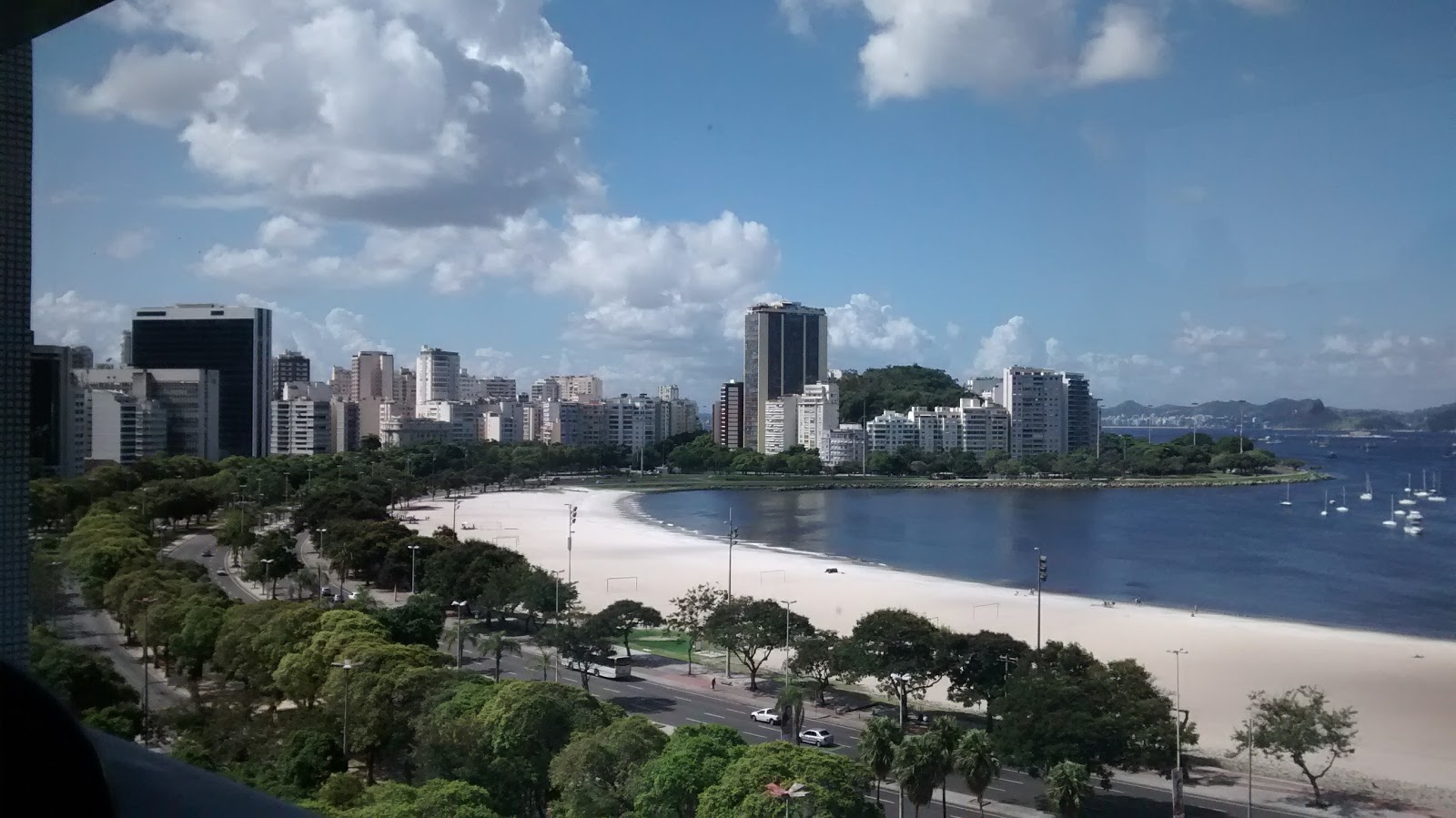 Zdjęcie Praia de Botafogo z powierzchnią jasny, drobny piasek