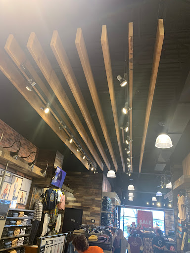 Clothing Store «Tillys», reviews and photos, 343 N Alafaya Trail, Orlando, FL 32828, USA