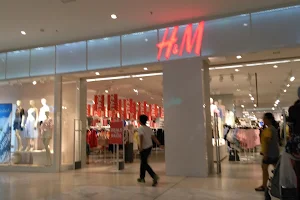 H&M image