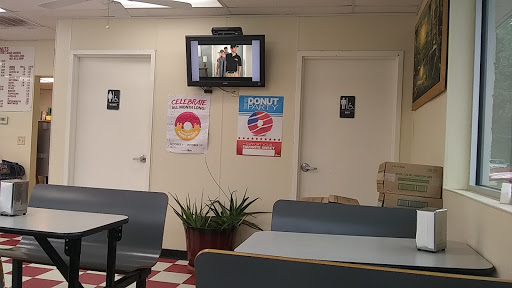 Donut Shop «Chandler Donut Shop», reviews and photos, 228 State Hwy 31 W, Chandler, TX 75758, USA