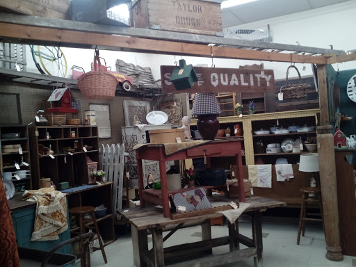 Antique Store «National Road Antique Mall», reviews and photos, 39 W Main St, Cambridge City, IN 47327, USA