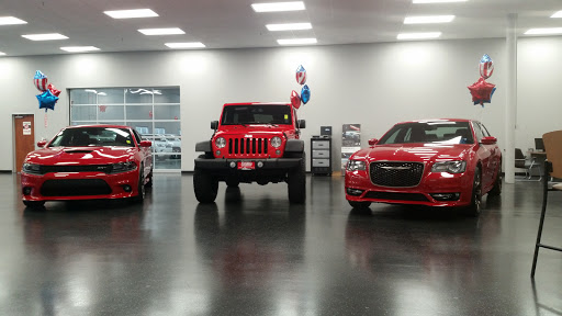 Jeep Dealer «Findlay Chrysler Jeep Dodge RAM INDOOR Dealership», reviews and photos, 25600 SW Parkway Center Dr, Wilsonville, OR 97070, USA