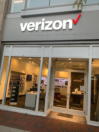 Verizon Authorized Retailer - Wireless Zone, 1586 N High St, Columbus, OH 43201, USA, 