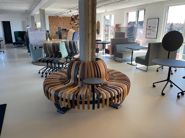 T Furniture ApS - Møbelforretning