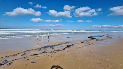 Zdjęcie McGauran Beach położony w naturalnym obszarze