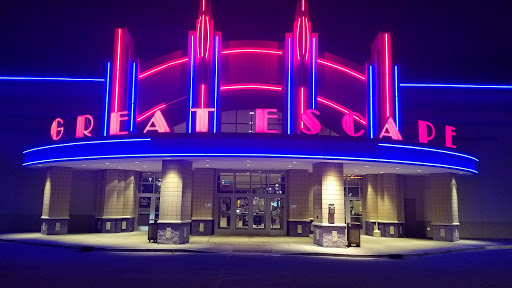 Movie Theater «Regal Cinemas River Falls 12», reviews and photos, 951 E Lewis and Clark Pkwy, Clarksville, IN 47129, USA