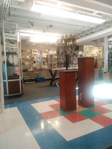 Mercer Island Thrift Shop, 7710 SE 34th St, Mercer Island, WA 98040, Thrift Store