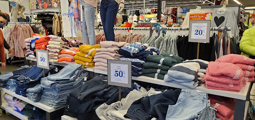 Clothing Store «Old Navy», reviews and photos, 19401 Alderwood Mall Pkwy, Lynnwood, WA 98036, USA