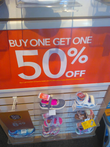 Shoe Store «Payless ShoeSource», reviews and photos, 1045 N Wilson Way, Stockton, CA 95205, USA