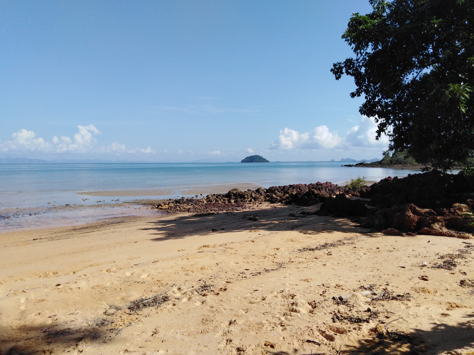 Foto von Aolohyai Beach befindet sich in natürlicher umgebung