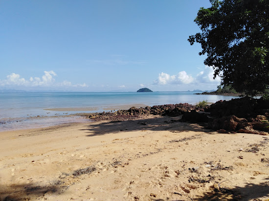 Aolohyai Beach