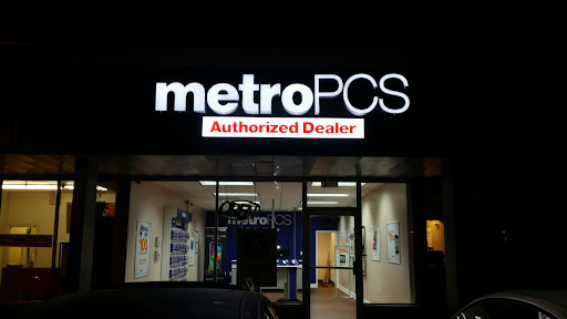 Cell Phone Store «MetroPCS Authorized Dealer», reviews and photos, 125 Annandale Rd, Falls Church, VA 22046, USA