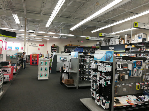 Office Supply Store «Staples», reviews and photos, 1551 W Algonquin Rd, Rolling Meadows, IL 60008, USA
