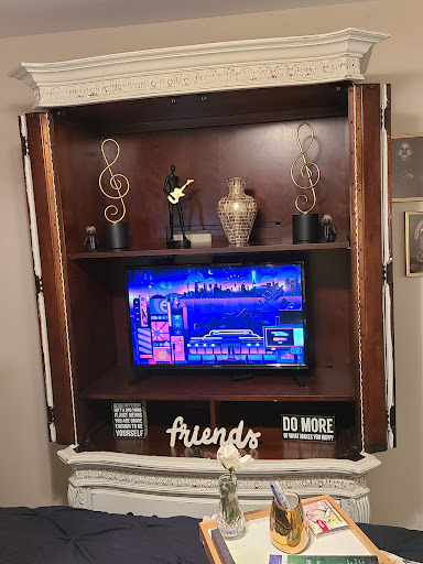 Used Furniture Store «C&D Second Chance», reviews and photos, 201 N Poplar Ave, Sanford, FL 32771, USA