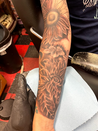 Tattoo Shop «Hall of Tattoos», reviews and photos, 328 E Main St, Norman, OK 73069, USA