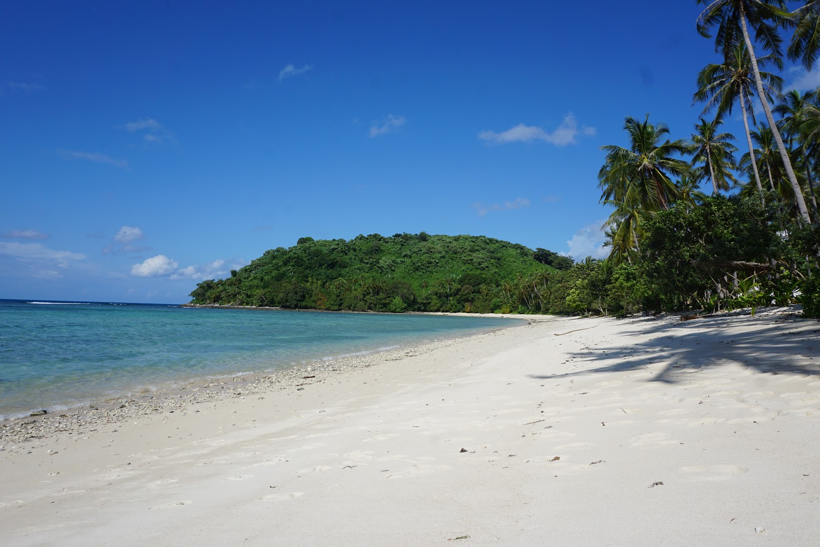 Foto von Darocotan Island Strand mit feiner weißer sand Oberfläche