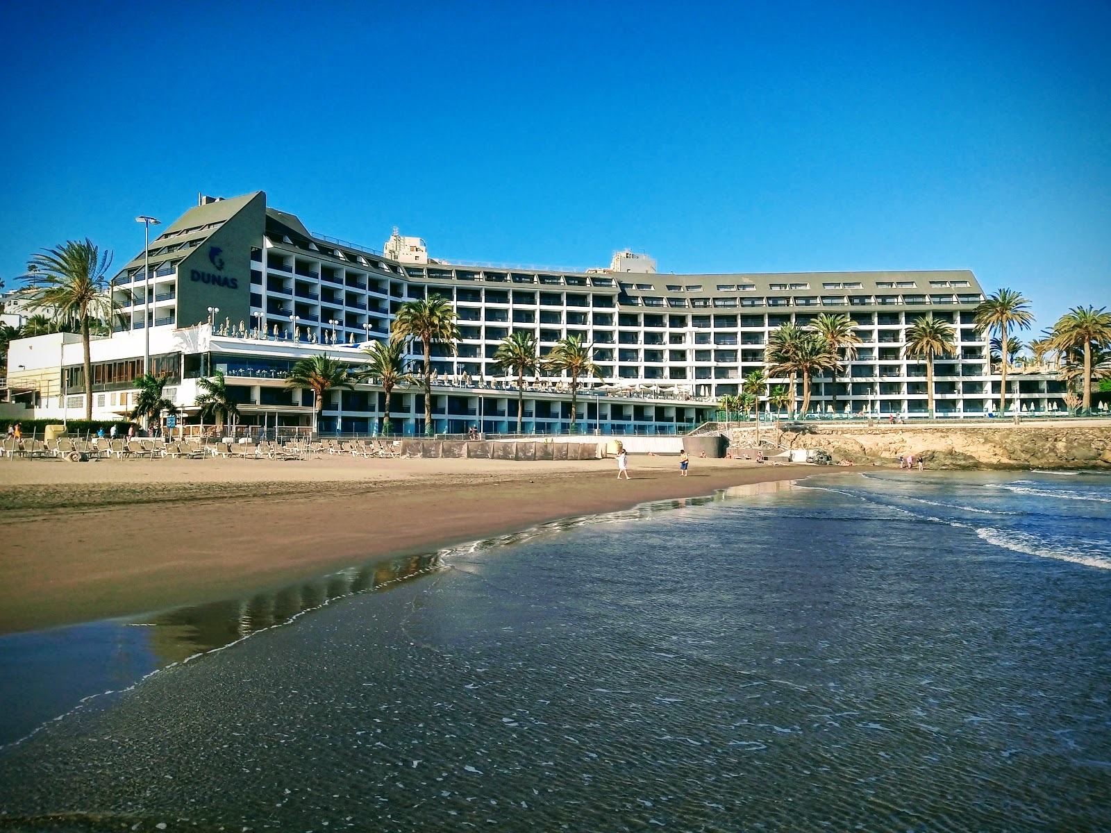 Fotografie cu Playa de las Burras - locul popular printre cunoscătorii de relaxare