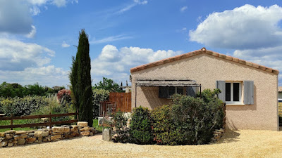 Les Fleurs Sauvages : Gîte Bardelle & Studio Au Pied du Mur à Orgnac-l'Aven