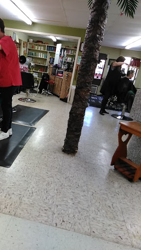 Hair Salon «Creative Styles Hair Salon», reviews and photos, 19 E Jarrard St, Cleveland, GA 30528, USA