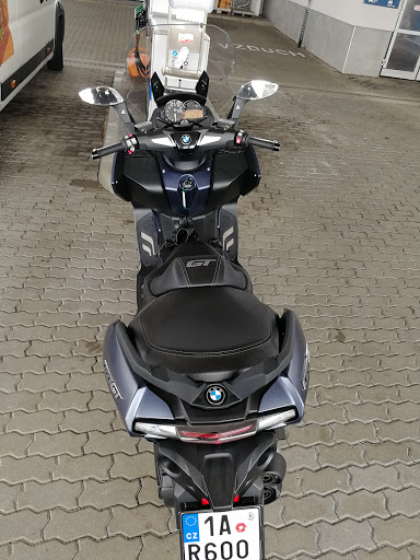 Electric scooter repair companies in Prague