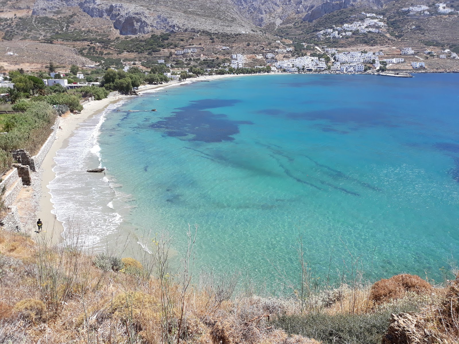 Foto di Paralia Egiali con una superficie del sabbia beige