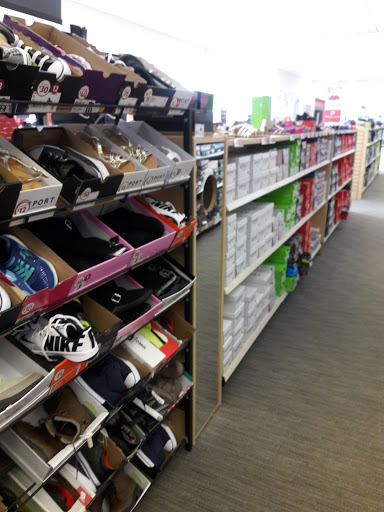 Shoe Store «Famous Footwear», reviews and photos, 113 Pavilion Pkwy, Fayetteville, GA 30214, USA