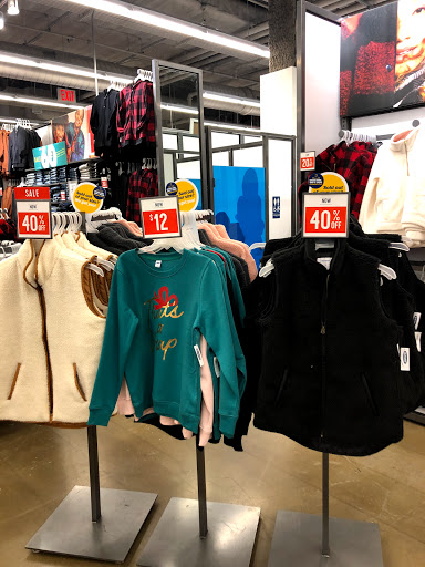 Clothing Store «Old Navy», reviews and photos, 40-24 College Point Blvd, Flushing, NY 11354, USA