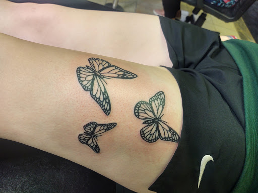 Tattoo Shop «Under the Gun Tattoo Studio», reviews and photos, 3998 Alum Creek Dr, Columbus, OH 43207, USA