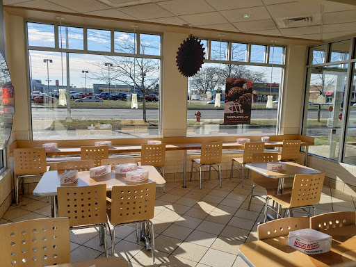 Bakery «Krispy Kreme Doughnuts», reviews and photos, 208 W 14 Mile Rd, Troy, MI 48083, USA