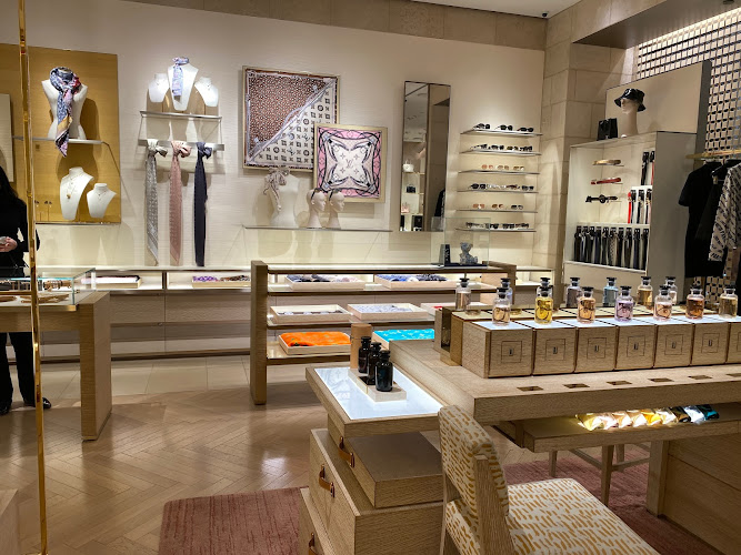 LOUIS VUITTON NEW YORK SAKS FIFTH AVE LIFESTYLE, 611 5th Ave, New York,  New York, Leather Goods, Phone Number