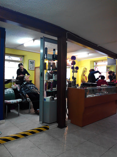 Peluquería Clari en Bárcena de Pie de Concha, Santander