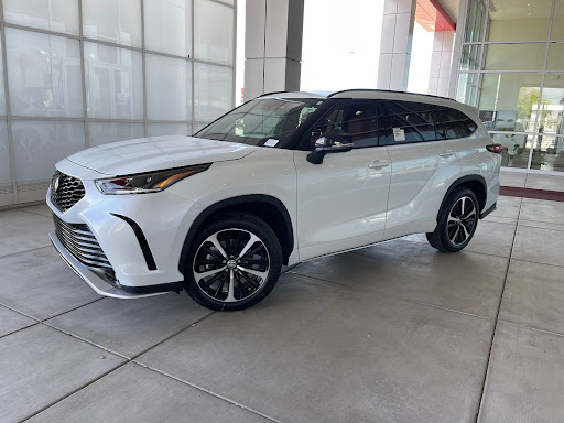 Toyota Dealer «Larry H. Miller Toyota Peoria», reviews and photos, 8633 W Bell Rd, Peoria, AZ 85382, USA