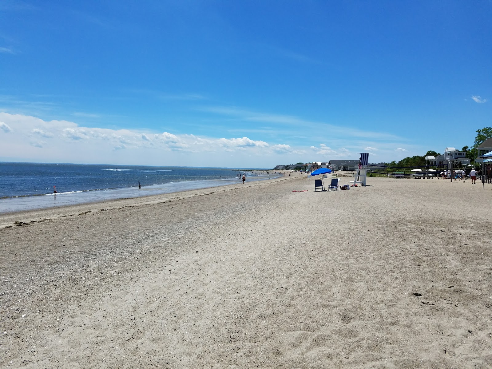 Valokuva Jennings Beachista. pinnalla kirkas hiekka:n kanssa
