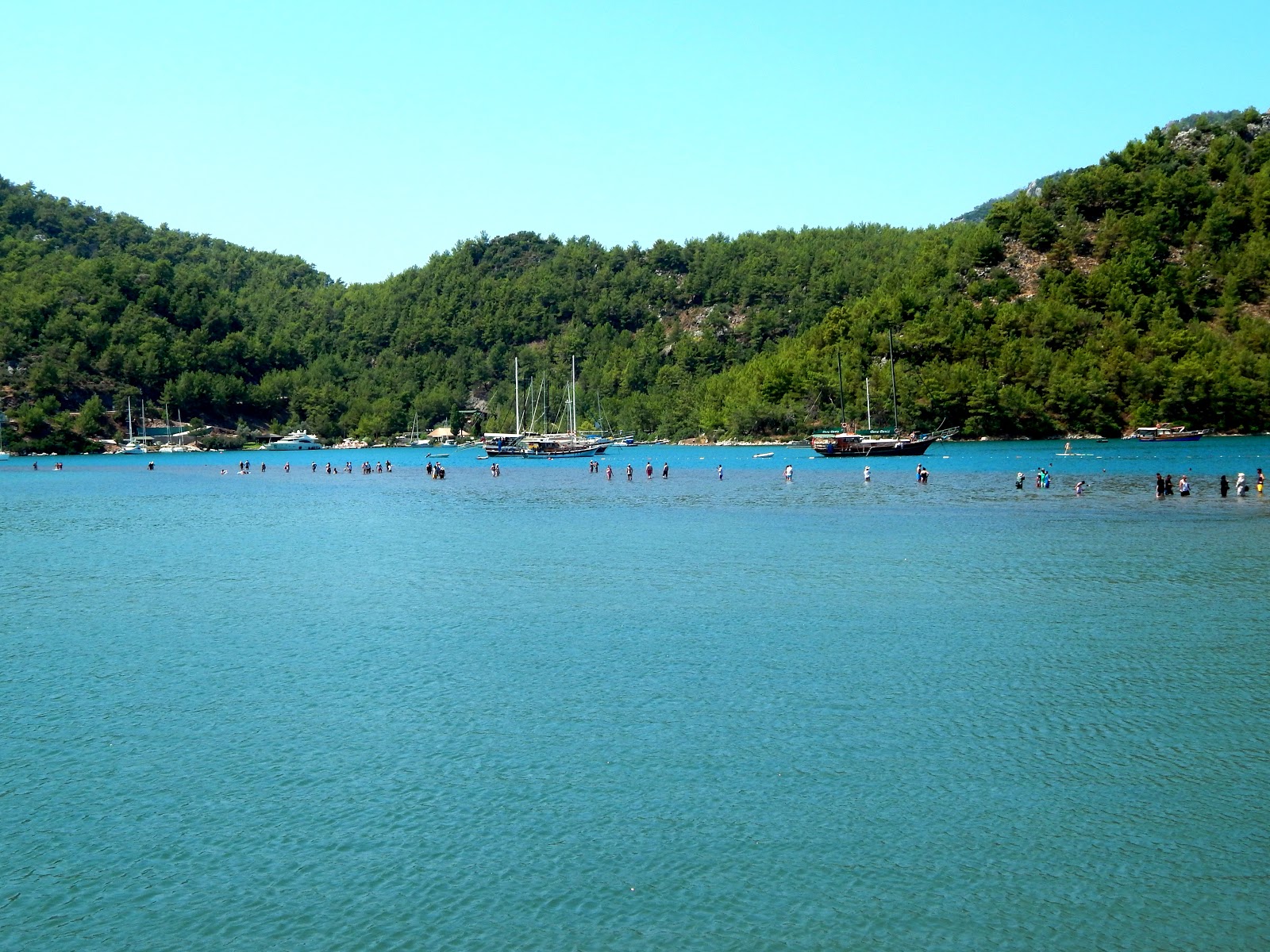 Fotografie cu Kiz Kumu Plaji cu o suprafață de apa pură turcoaz