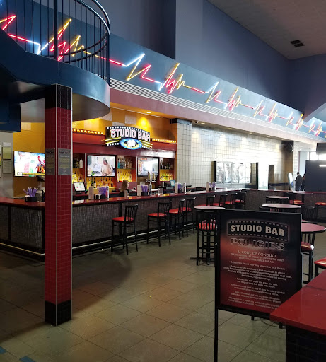 Movie Theater «MJR Southgate Digital Cinema 20», reviews and photos, 15651 Trenton Rd, Southgate, MI 48195, USA