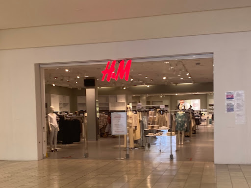 Clothing Store «H&M», reviews and photos, 397 E Sailer Dr, San Mateo, CA 94403, USA