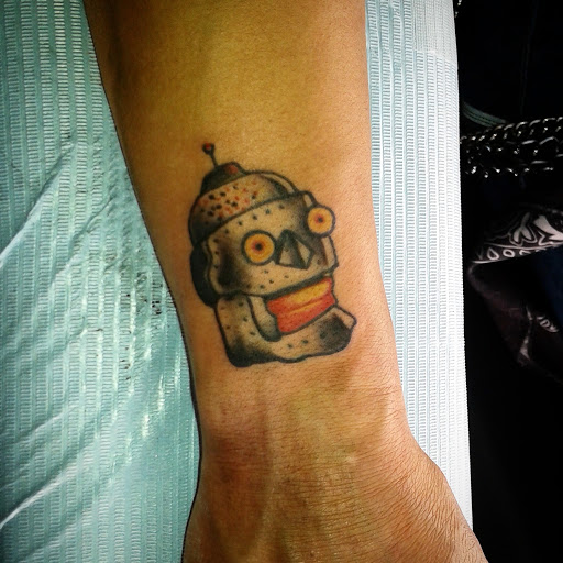 Tattoo Shop «Royal Flesh Tattoo and Piercing», reviews and photos, 4005 N Broadway St, Chicago, IL 60613, USA