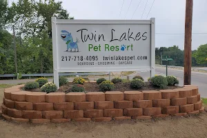 Twin Lakes Pet Resort image
