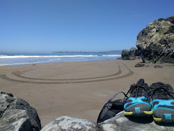 Red Rock Beach'in fotoğrafı dağlarla çevrili