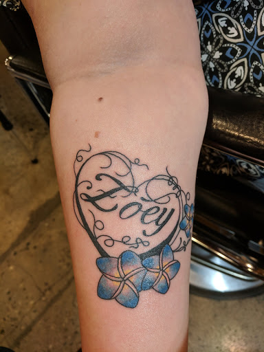 Tattoo Shop «Mothers Tattoo & Body Piercing», reviews and photos, 3625 Dixie Hwy, Elsmere, KY 41018, USA