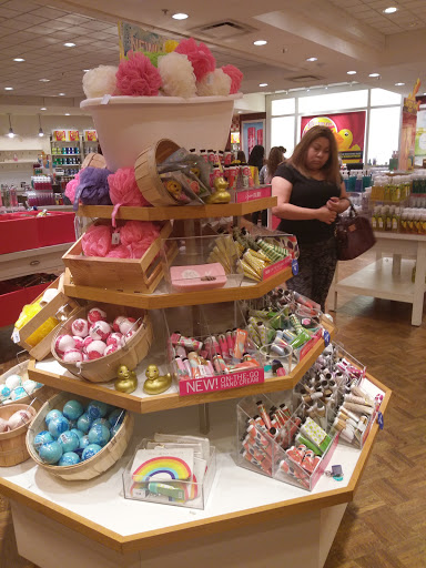 Clothing Store «Aéropostale», reviews and photos, 451 Eagle Ridge Mall Entrance, Lake Wales, FL 33859, USA