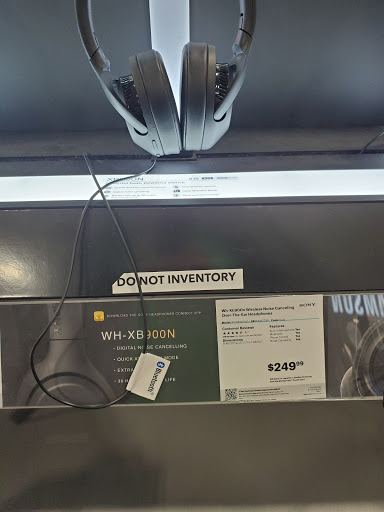 Electronics Store «Best Buy», reviews and photos, 6670 Edwardsville Crossing Dr, Edwardsville, IL 62025, USA