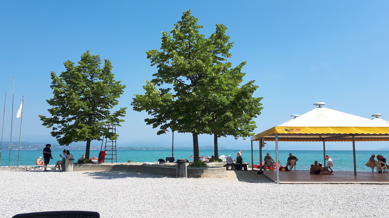 Foto von Spiaggia di Rivoltella und die siedlung