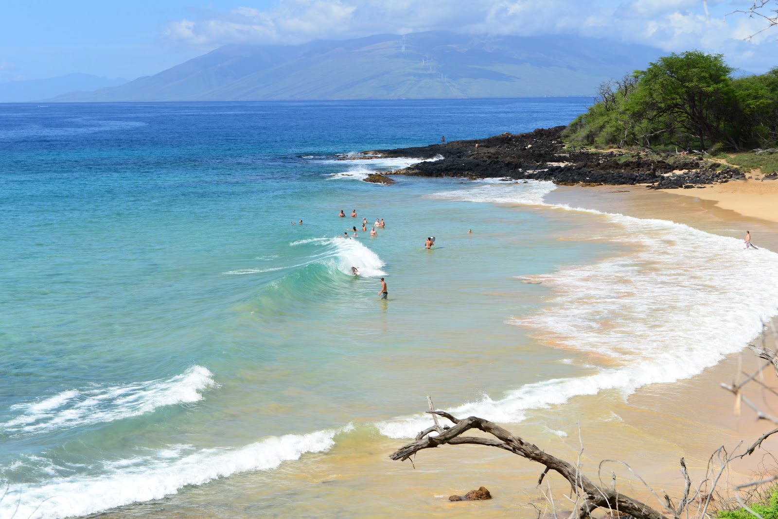 Foto de Little Beach com água cristalina superfície