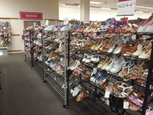 Clothing Store «Burlington Coat Factory», reviews and photos, 3050 N 5th Street Hwy, Reading, PA 19605, USA